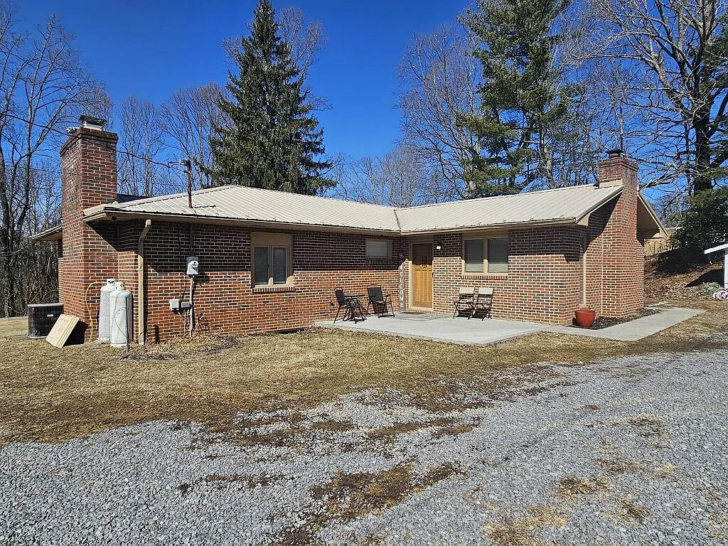 243 Southview St photo 1