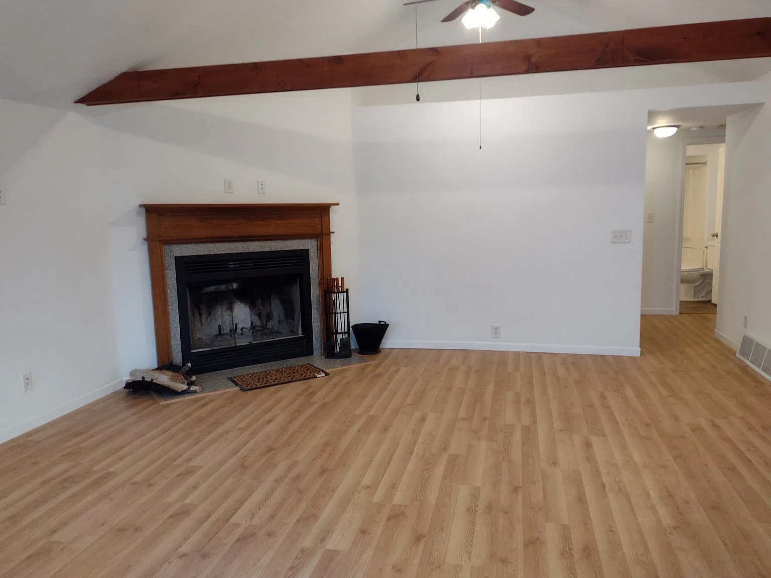 3 bed, 1040 sqft, $2,300 — Photo 4