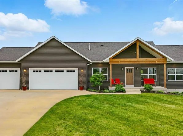 1145 Pelican Dr, Kalona, IA 52247