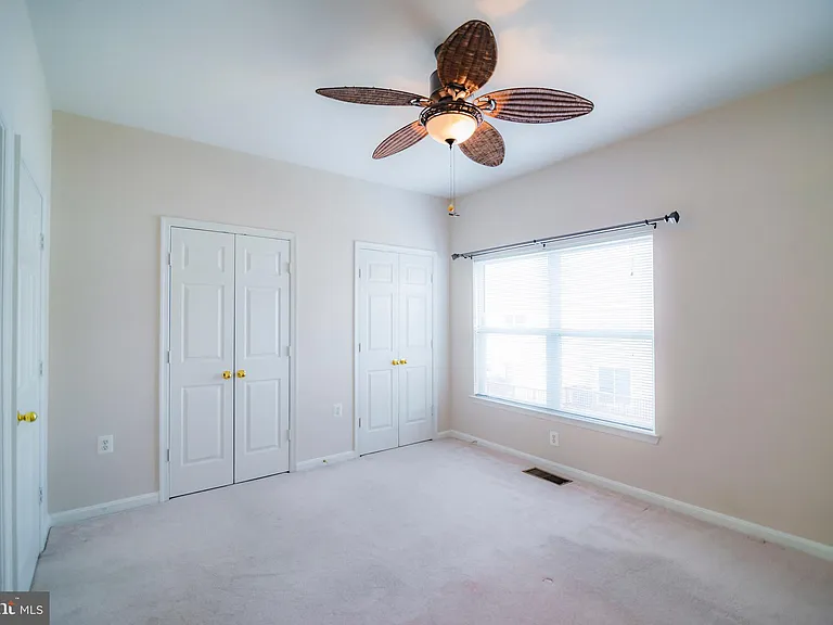 21785 Jarvis Sq — Photo 31