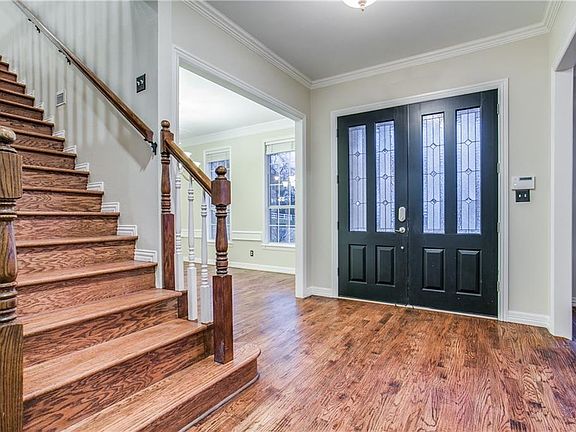 5th image of 101 Williamsburg Ct