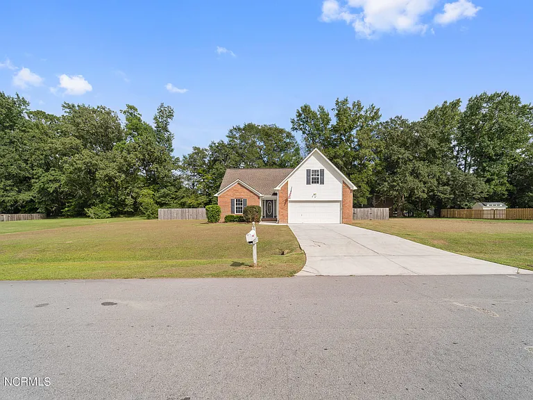 102 Mendover Dr — Photo 23