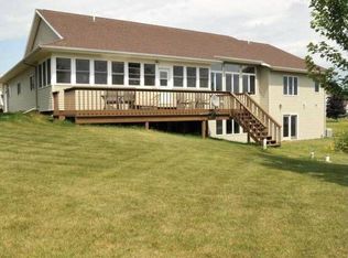 2949 Hensen Dr, Sun Prairie, WI