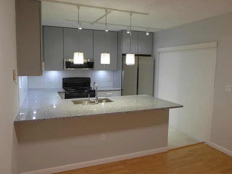 2708 12th Ct — Photo 6