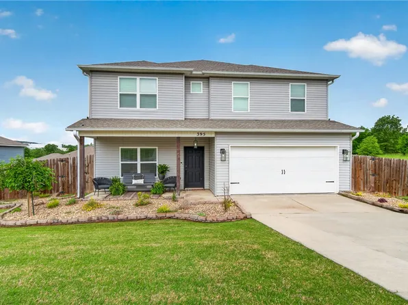 395 Worley St, Huntsville, AR 72740