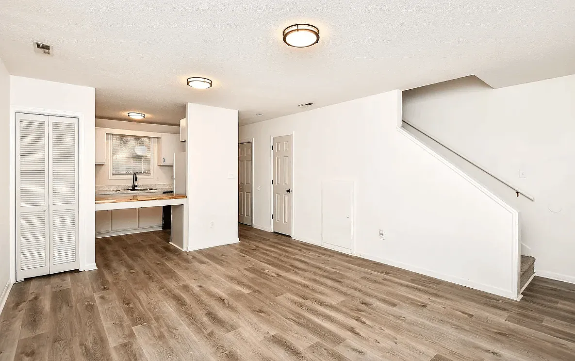 Wethington Place, 2 Bedroom 1.5 Bath — Photo 4