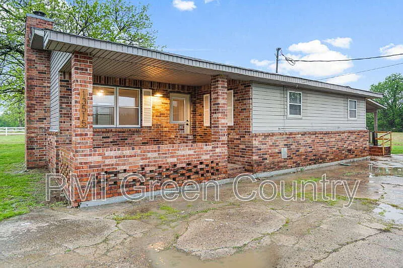 3 bed, 2.0 bath, 1576 sqft, $1,975 — Photo 1