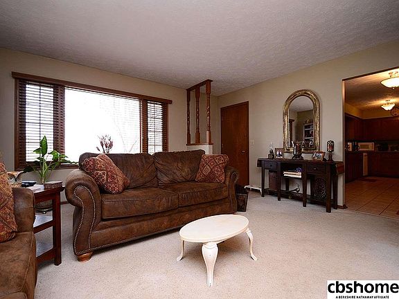 3rd image of 323 W Glenmore Dr