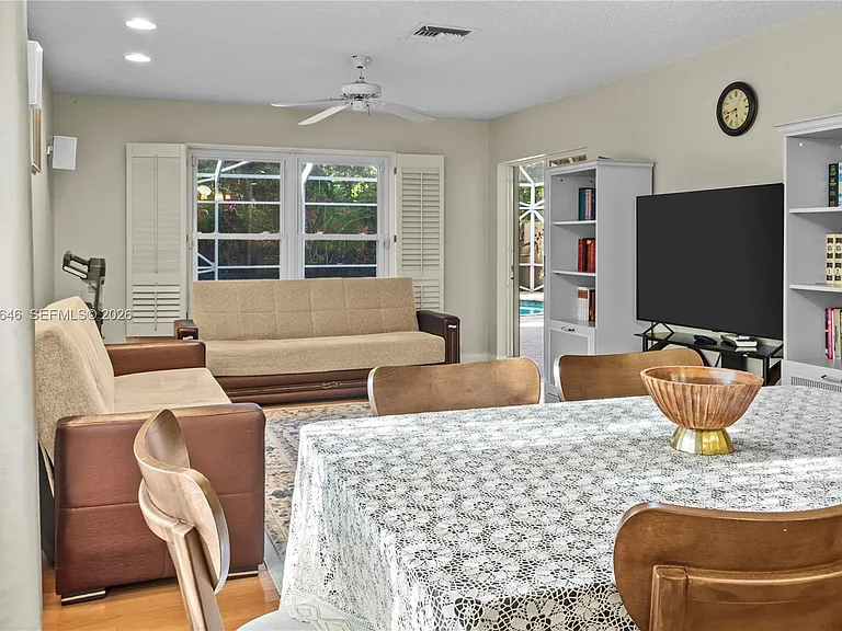 6885 NW 75th Pl — Photo 16