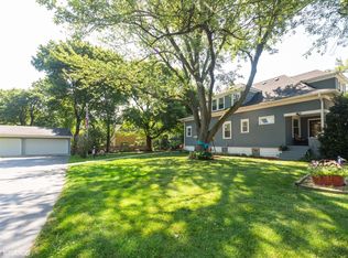 403 S Busse Rd, Mount Prospect, IL 60056