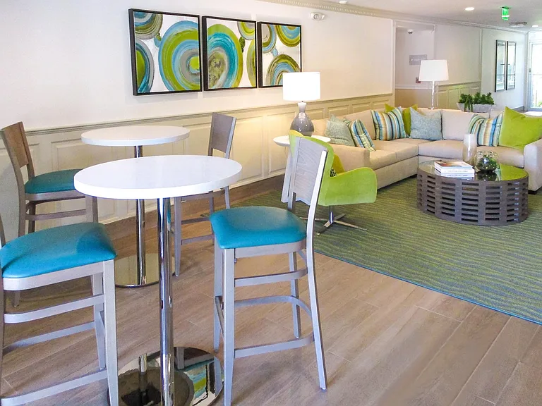 Palo Alto Plaza Apartments — Photo 15