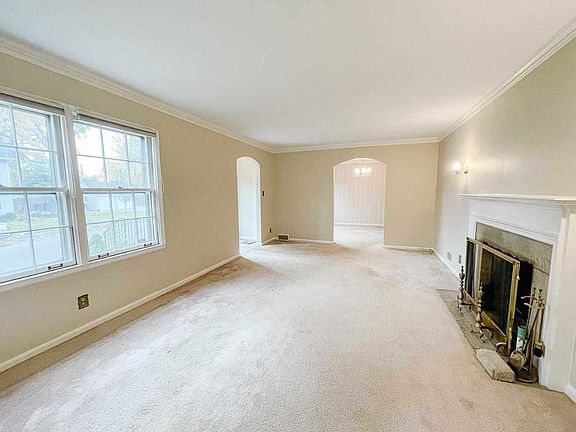 5th image of 1301 E Gum St