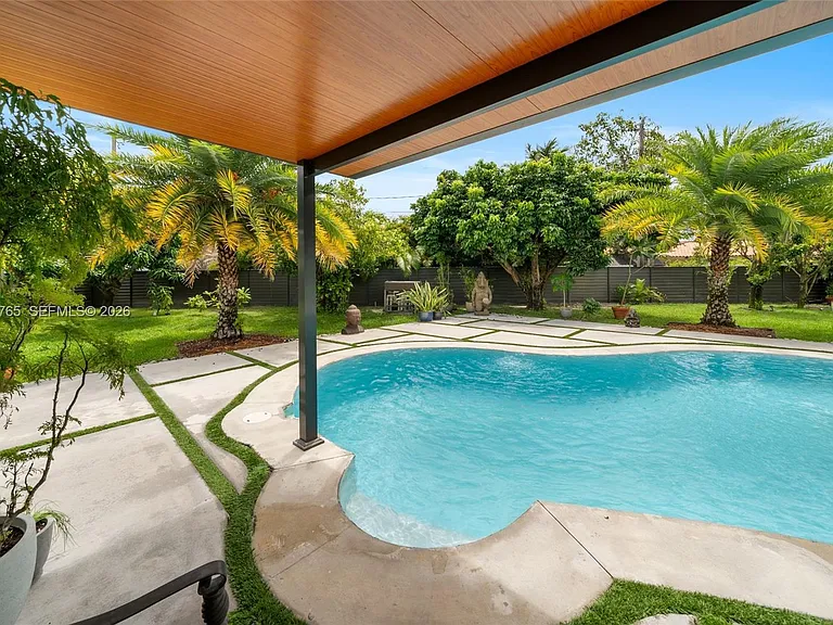 8535 SW 100th Ave — Photo 32