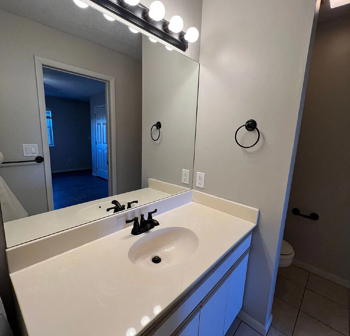 2 bed, 2.0 bath, $1,350 — Photo 4