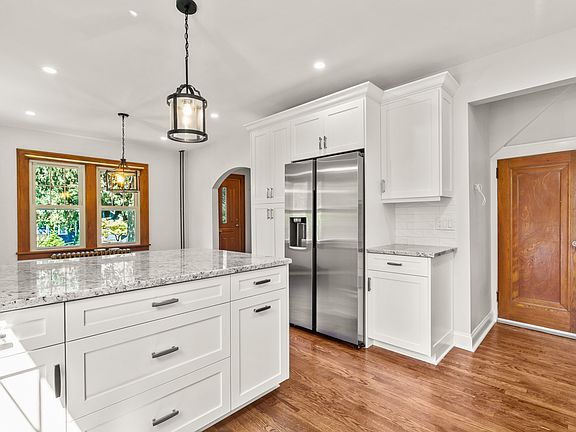 4th image of 7 Nanuet Ave
