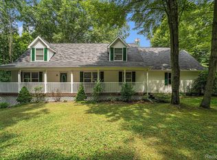 1725 Parker Rd, Holly, MI 48442