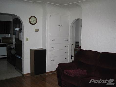 looking toward kitchen