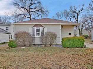 303 E Kelly Ave, Augusta, KS 67010
