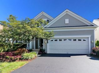 492 Crossfields Ln, Somerset, NJ 08873