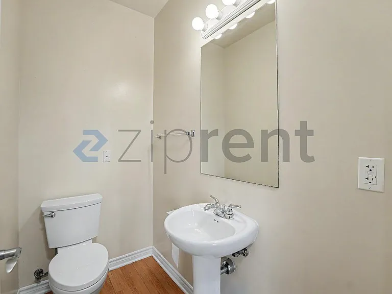 12042 Hart St #5 — Photo 8