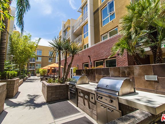 5th image of 21301 Erwin St Unit 208