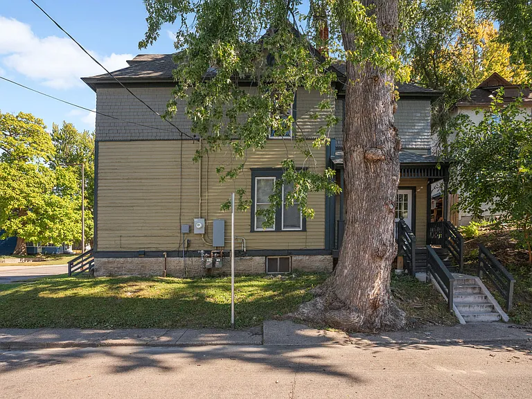 460 Beaumont St — Photo 30