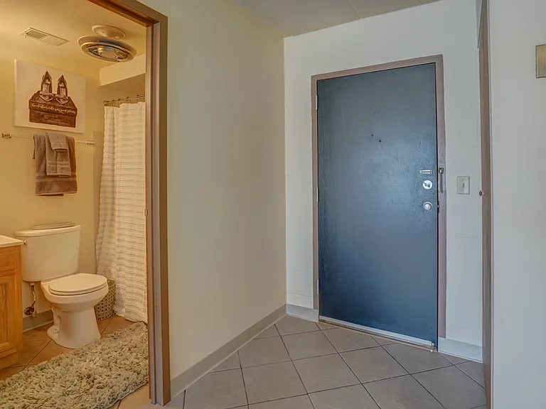 Inez Apartments — Photo 23