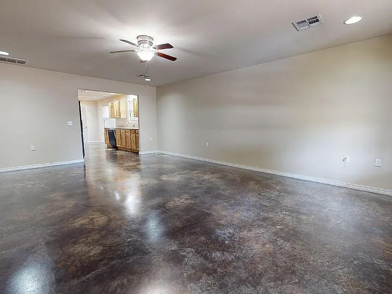 1519 E Virginia Ave — Photo 2