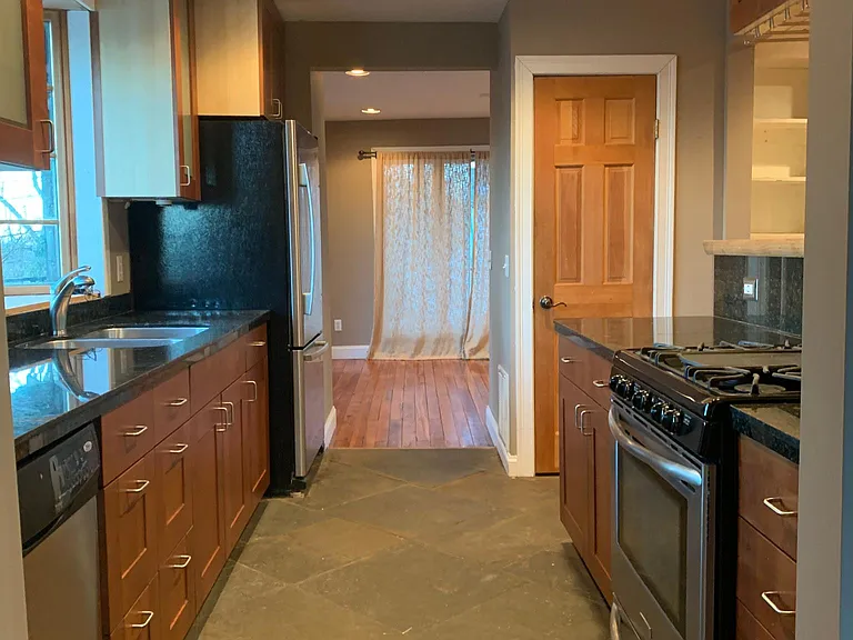 1203 W Johnson St — Photo 7