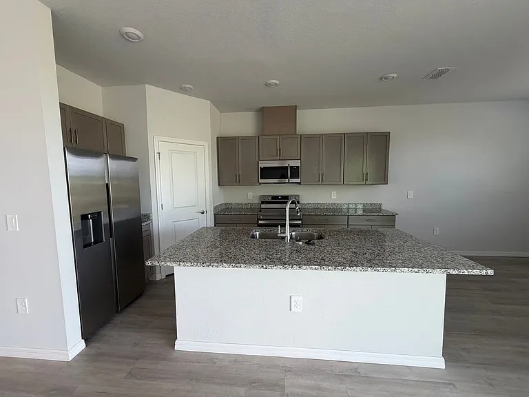 1414 NE 6th Ave — Photo 17