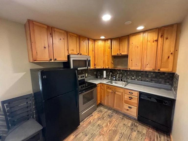300 Blackberry Ln #2 — Photo 2
