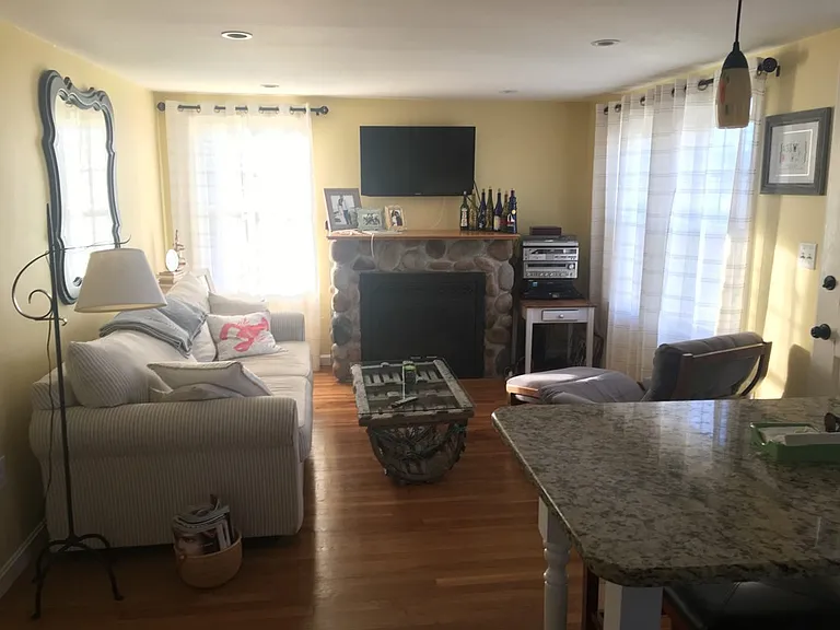 45 Saginaw Ave — Photo 3