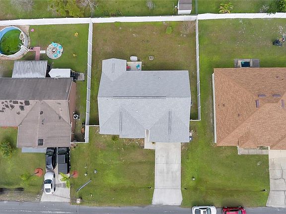 3rd image of 207 Canterbury Ct
