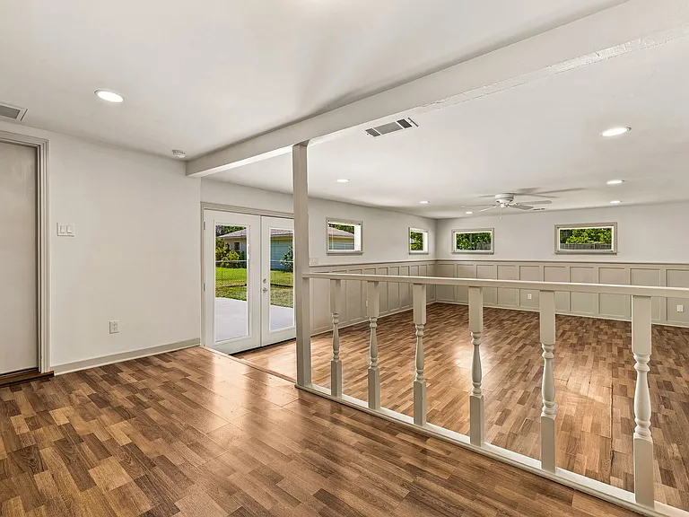 310 Hillcrest Ave — Photo 15