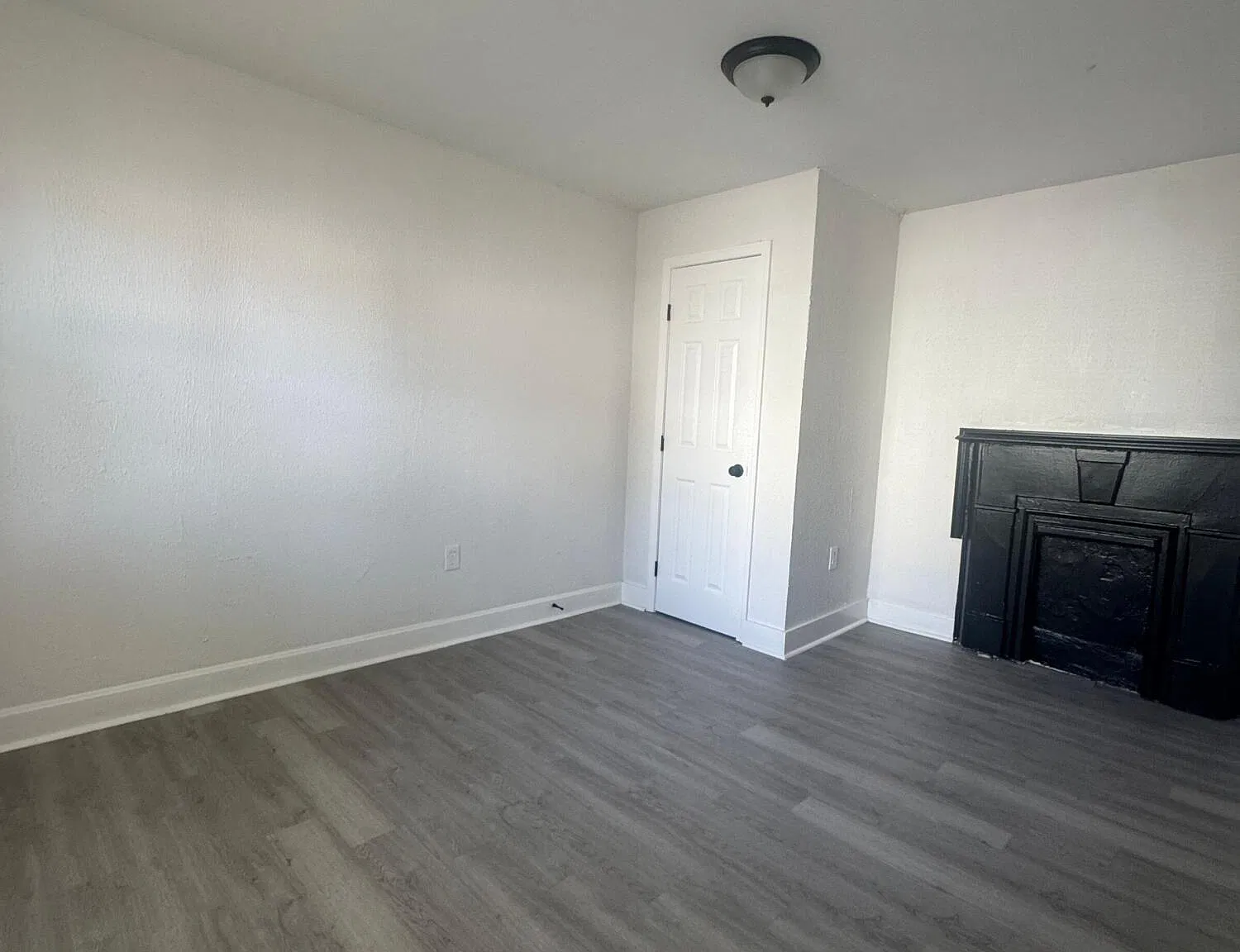 2 bed, 1.0 bath, 978 sqft, $895 — Photo 2