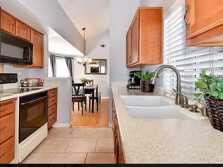 12555 Euclid St #30 — Photo 11