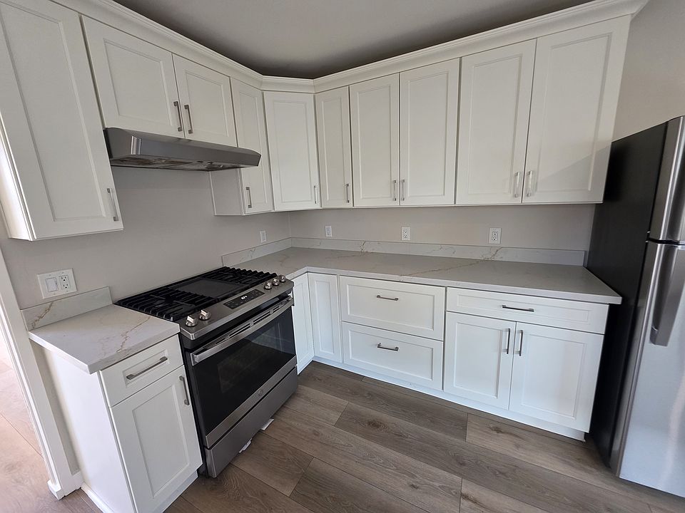1st image of 166 Belleview Dr
