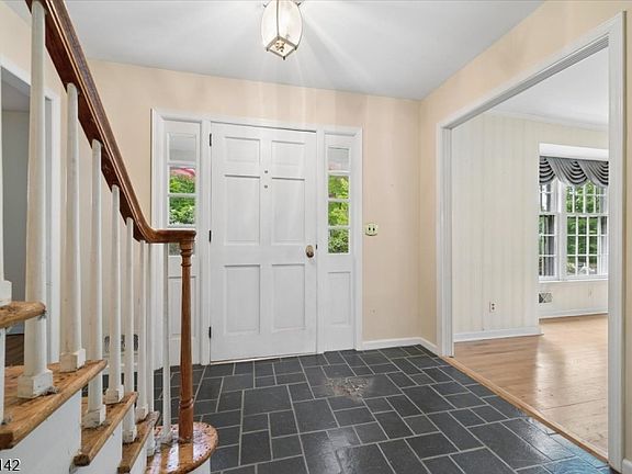 2nd image of 48 Walnut Cir