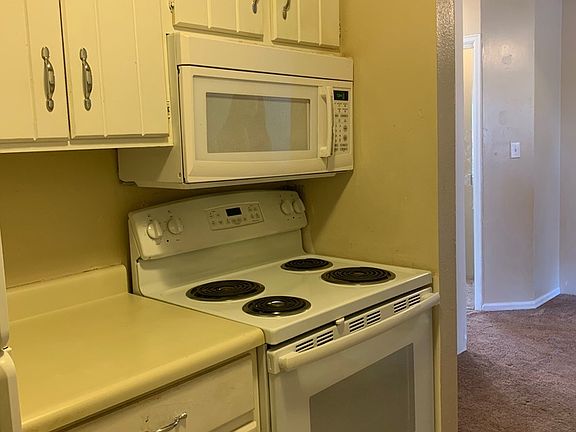 3rd image of 2290 S Oneida St
