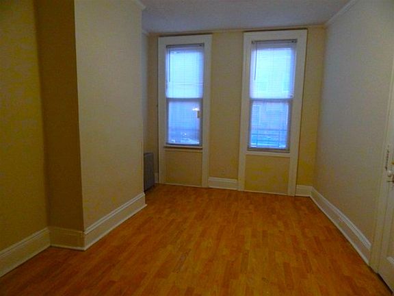 3rd image of 861 Woodward Ave