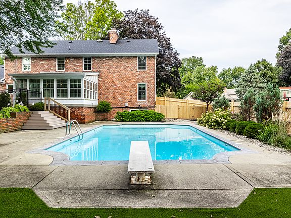 3rd image of 11623 Forest Dr