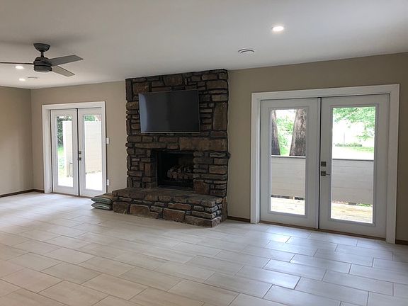 5th image of 2450 E Magnolia Dr