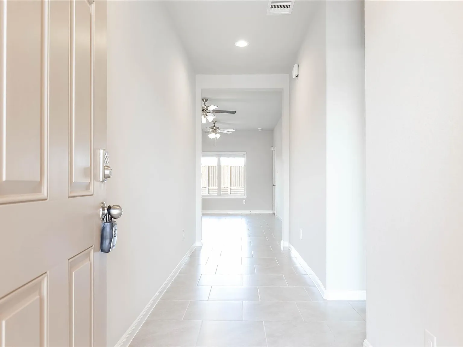 3 bed, 2.0 bath, 1516 sqft, $2,100 — Photo 4