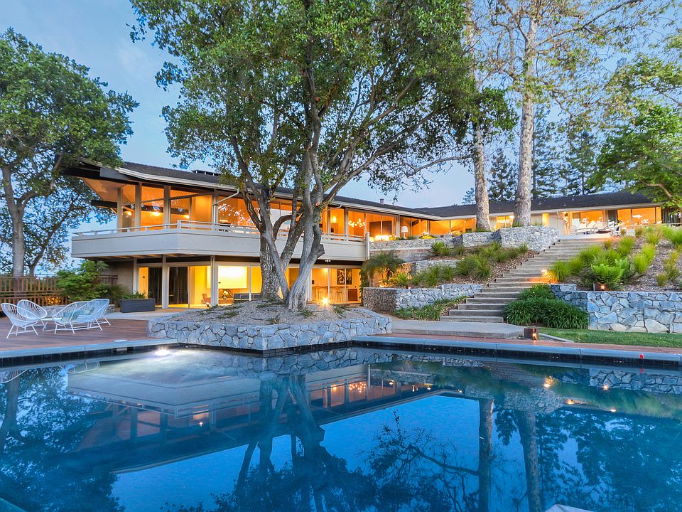 1st image of 15581 Toyon Dr