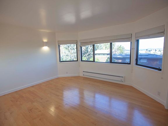 4th image of 203 Belgrave Ave