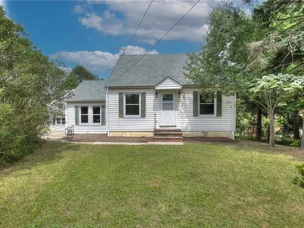 33901 Eddy Rd, Willoughby Hills, OH 44094