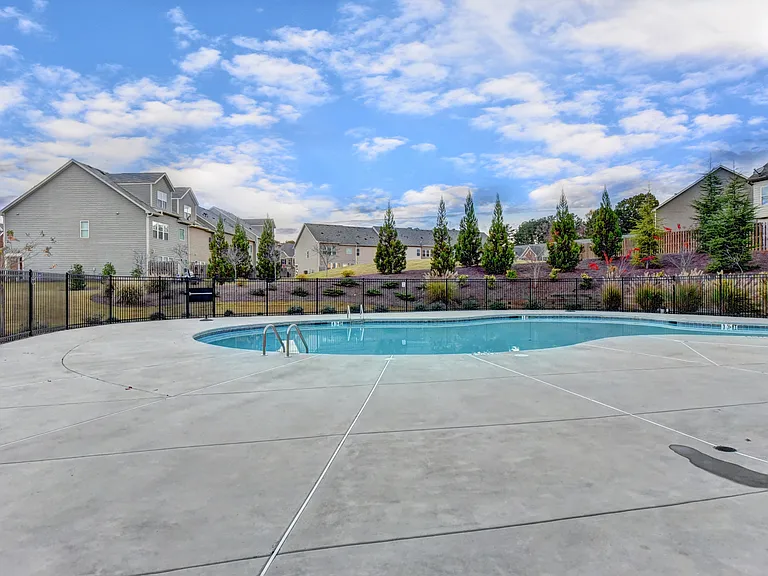 1055 Hampton Oaks Dr — Photo 22