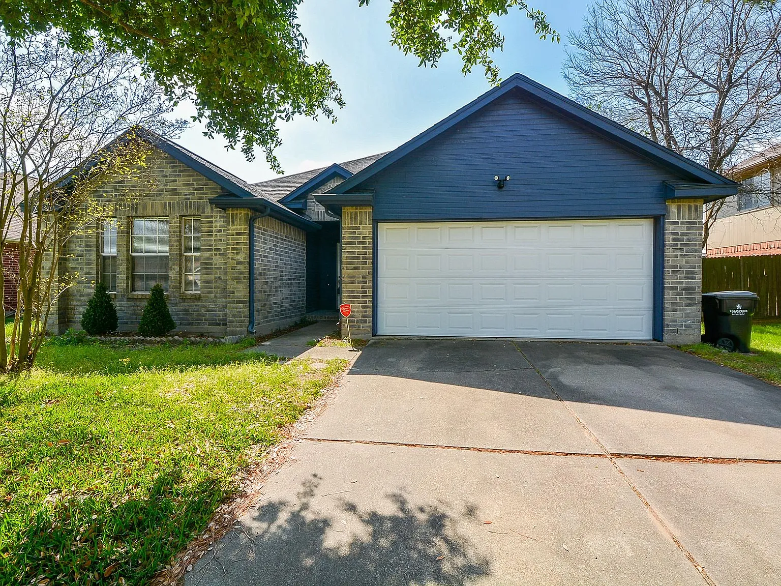 3 bed, 2.0 bath, 1670 sqft, $1,950 — Photo 3