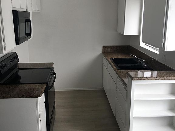 2nd image of 815 Crenshaw Blvd #203