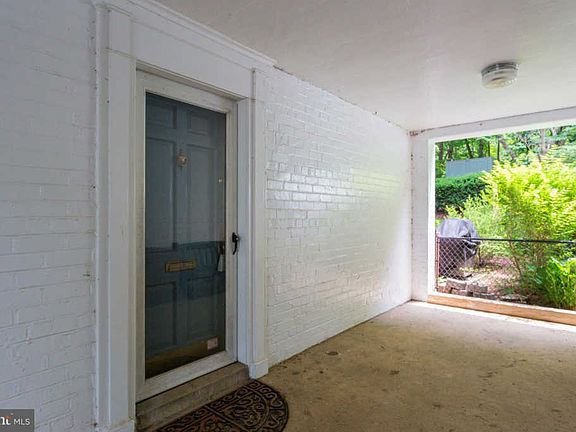3rd image of 1140 Valley Dr